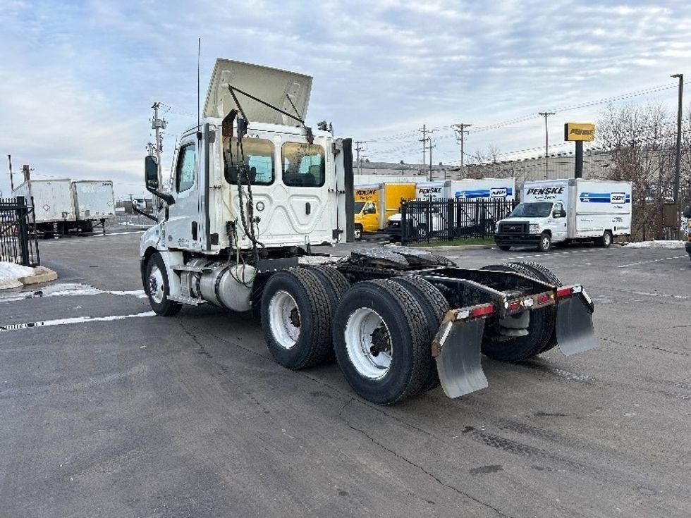Day Cab Tractor-Heavy Duty Tractors-Freightliner-2021-T12664ST-Pittsburgh-PA-387,653\n\t\tmiles-$ 52,500 - Image 5
