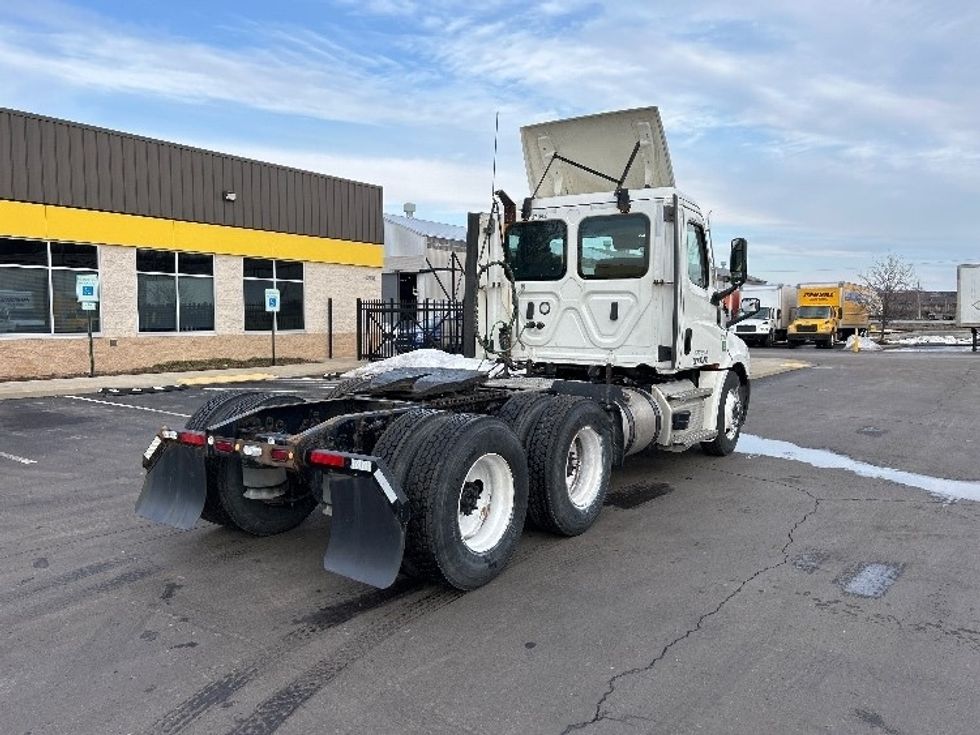 Day Cab Tractor-Heavy Duty Tractors-Freightliner-2021-T12664ST-Pittsburgh-PA-387,653\n\t\tmiles-$ 52,500 - Image 7
