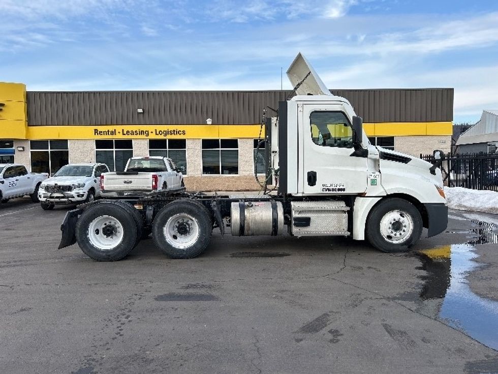 Day Cab Tractor-Heavy Duty Tractors-Freightliner-2021-T12664ST-Pittsburgh-PA-387,653\n\t\tmiles-$ 52,500 - Image 8