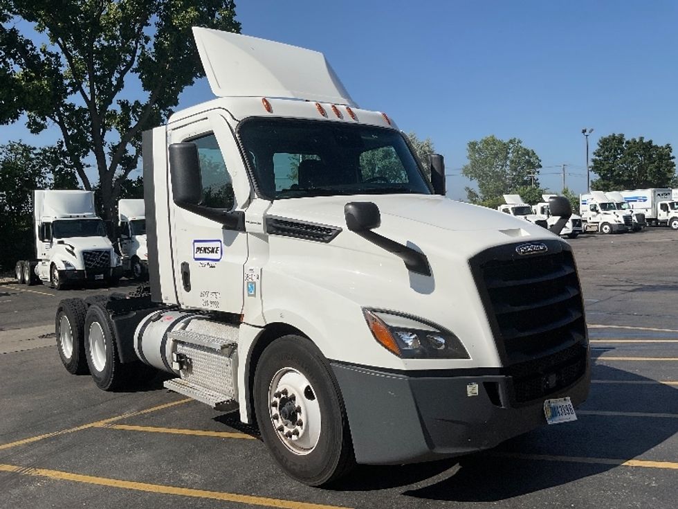 Day Cab Tractor-Heavy Duty Tractors-Freightliner-2021-T12664ST-Plymouth-MI-514,263\n\t\tmiles-$ 45,500 - Image 1