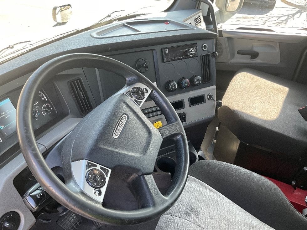 Day Cab Tractor-Heavy Duty Tractors-Freightliner-2021-T12664ST-Plymouth-MI-514,263\n\t\tmiles-$ 45,500 - Image 10