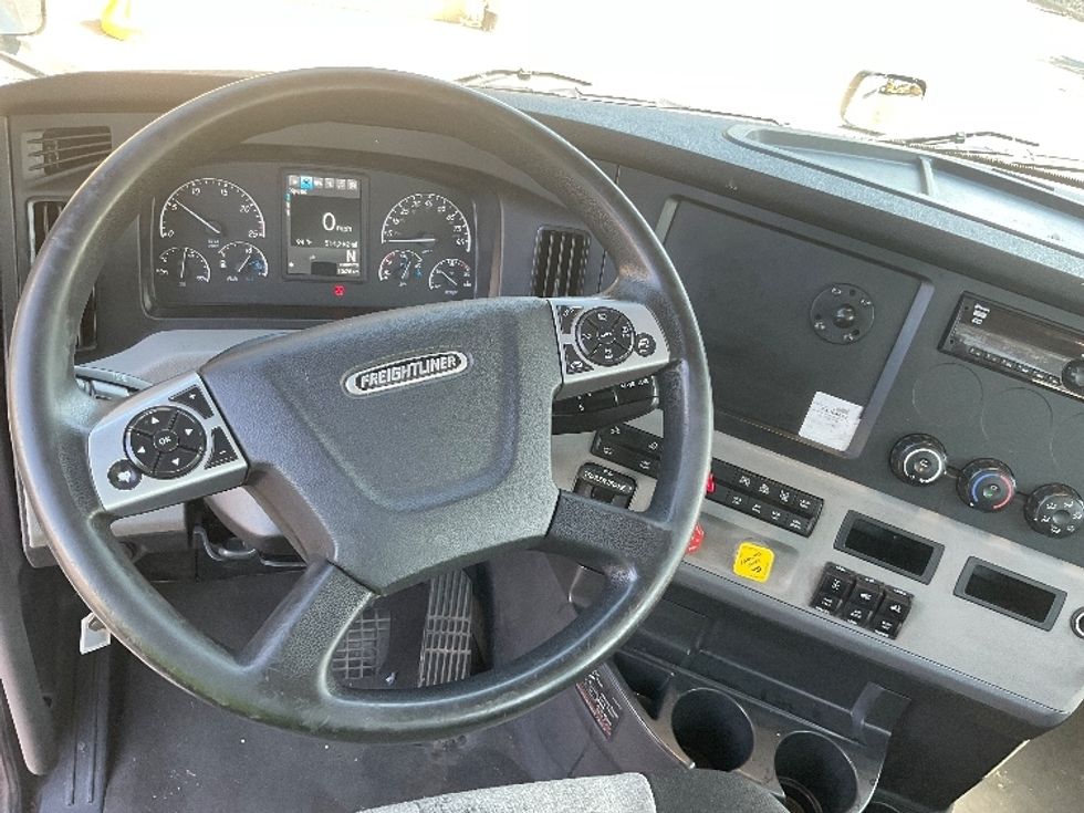 Day Cab Tractor-Heavy Duty Tractors-Freightliner-2021-T12664ST-Plymouth-MI-514,263\n\t\tmiles-$ 45,500 - Image 11