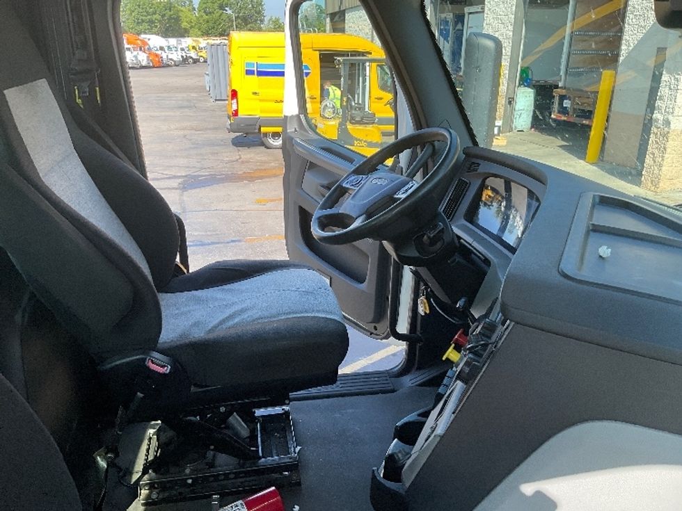 Day Cab Tractor-Heavy Duty Tractors-Freightliner-2021-T12664ST-Plymouth-MI-514,263\n\t\tmiles-$ 45,500 - Image 14