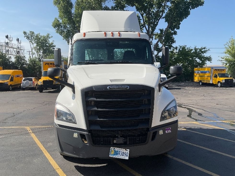 Day Cab Tractor-Heavy Duty Tractors-Freightliner-2021-T12664ST-Plymouth-MI-514,263\n\t\tmiles-$ 45,500 - Image 2