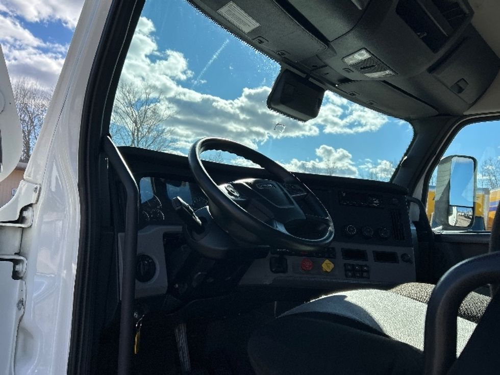 Day Cab Tractor-Heavy Duty Tractors-Freightliner-2021-T12664ST-Poplar Bluff-MO-157,393\n\t\tmiles-$ 76,000 - Image 10