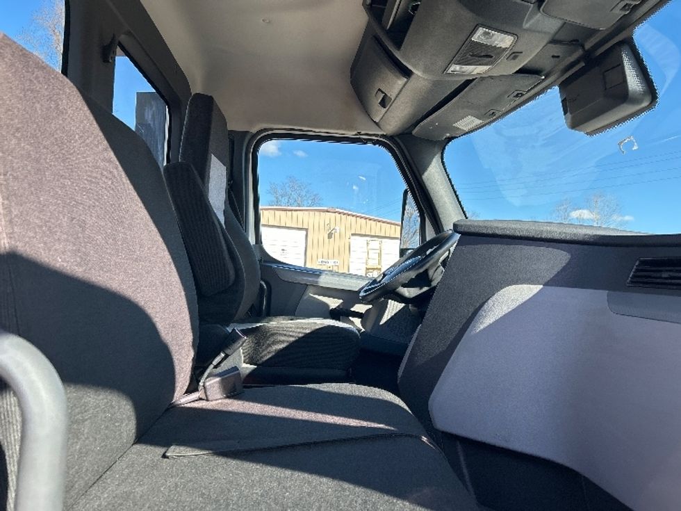 Day Cab Tractor-Heavy Duty Tractors-Freightliner-2021-T12664ST-Poplar Bluff-MO-157,393\n\t\tmiles-$ 76,000 - Image 14