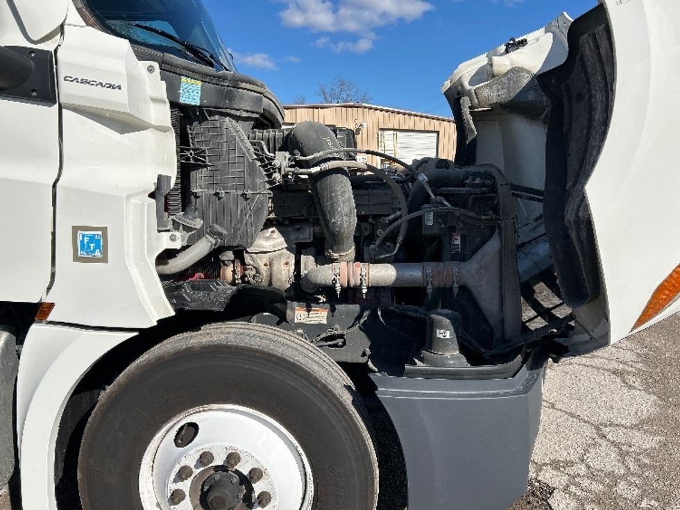 Day Cab Tractor-Heavy Duty Tractors-Freightliner-2021-T12664ST-Poplar Bluff-MO-157,393\n\t\tmiles-$ 76,000 - Image 15