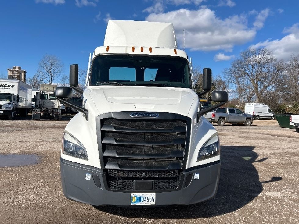 Day Cab Tractor-Heavy Duty Tractors-Freightliner-2021-T12664ST-Poplar Bluff-MO-157,393\n\t\tmiles-$ 76,000 - Image 2
