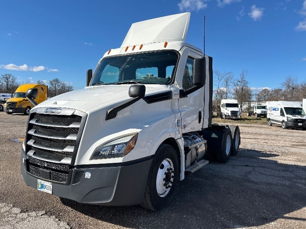 Day Cab Tractor-Heavy Duty Tractors-Freightliner-2021-T12664ST-Poplar Bluff-MO-157,393\n\t\tmiles-$ 76,000 - Image 3