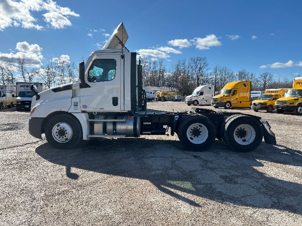 Day Cab Tractor-Heavy Duty Tractors-Freightliner-2021-T12664ST-Poplar Bluff-MO-157,393\n\t\tmiles-$ 76,000 - Image 4