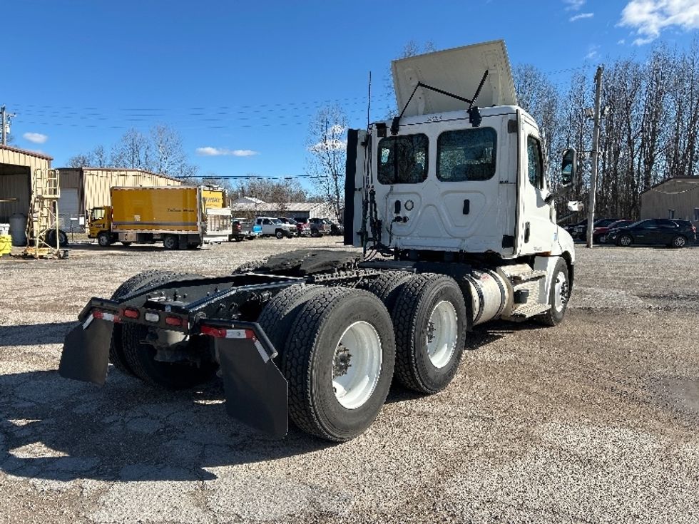 Day Cab Tractor-Heavy Duty Tractors-Freightliner-2021-T12664ST-Poplar Bluff-MO-157,393\n\t\tmiles-$ 76,000 - Image 7