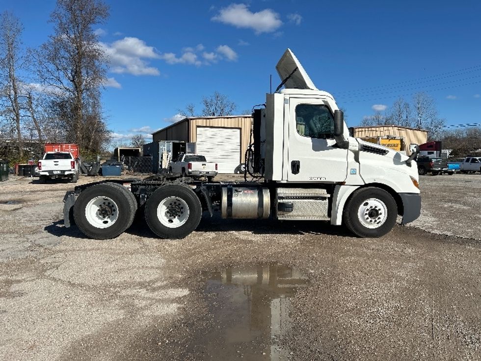 Day Cab Tractor-Heavy Duty Tractors-Freightliner-2021-T12664ST-Poplar Bluff-MO-157,393\n\t\tmiles-$ 76,000 - Image 8