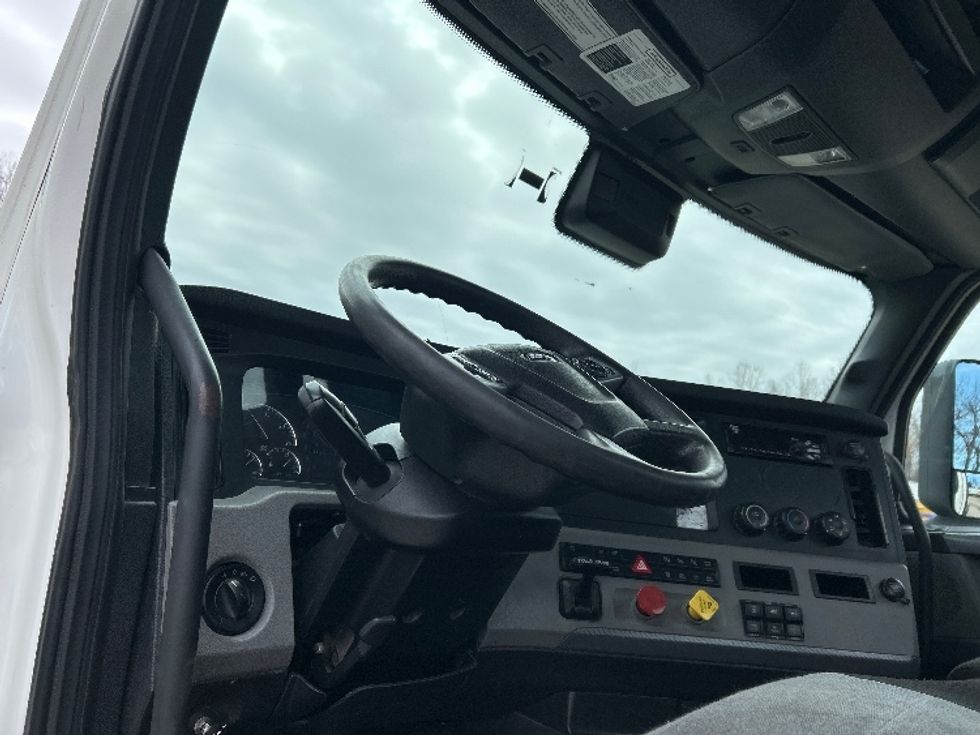 Day Cab Tractor-Heavy Duty Tractors-Freightliner-2021-T12664ST-Poplar Bluff-MO-357,436\n\t\tmiles-$ 61,500 - Image 10