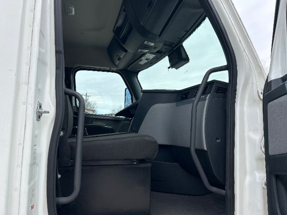 Day Cab Tractor-Heavy Duty Tractors-Freightliner-2021-T12664ST-Poplar Bluff-MO-357,436\n\t\tmiles-$ 61,500 - Image 12