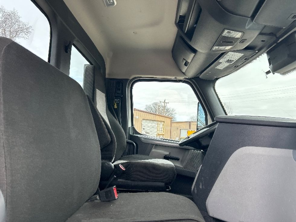 Day Cab Tractor-Heavy Duty Tractors-Freightliner-2021-T12664ST-Poplar Bluff-MO-357,436\n\t\tmiles-$ 61,500 - Image 14