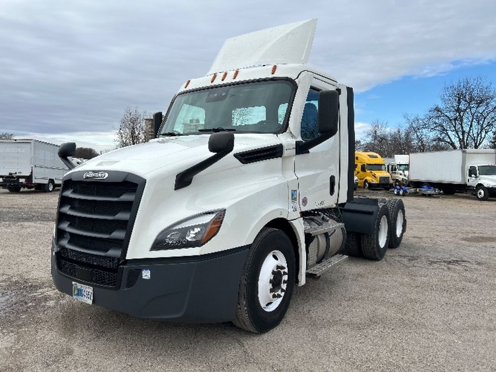 Day Cab Tractor-Heavy Duty Tractors-Freightliner-2021-T12664ST-Poplar Bluff-MO-357,436\n\t\tmiles-$ 61,500 - Image 3