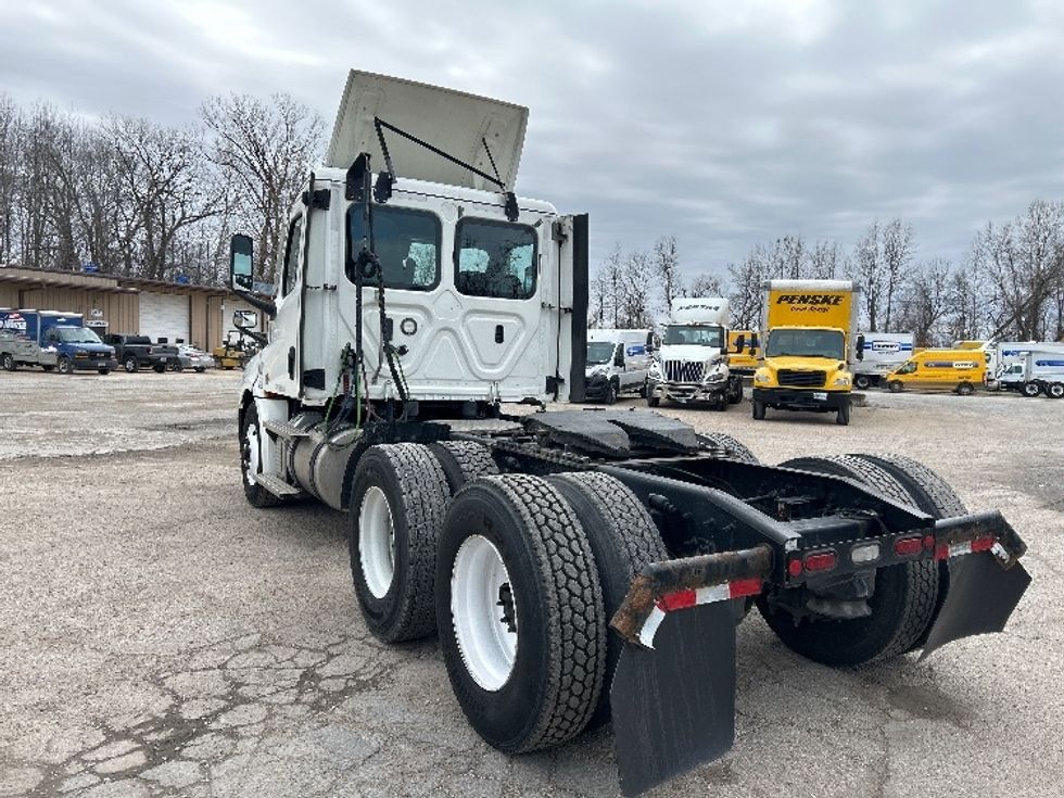 Day Cab Tractor-Heavy Duty Tractors-Freightliner-2021-T12664ST-Poplar Bluff-MO-357,436\n\t\tmiles-$ 61,500 - Image 5