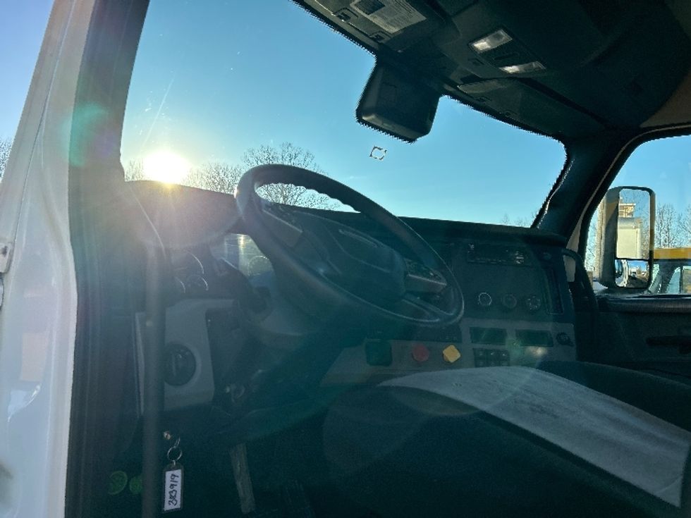 Day Cab Tractor-Heavy Duty Tractors-Freightliner-2021-T12664ST-Poplar Bluff-MO-366,387\n\t\tmiles-$ 61,750 - Image 10