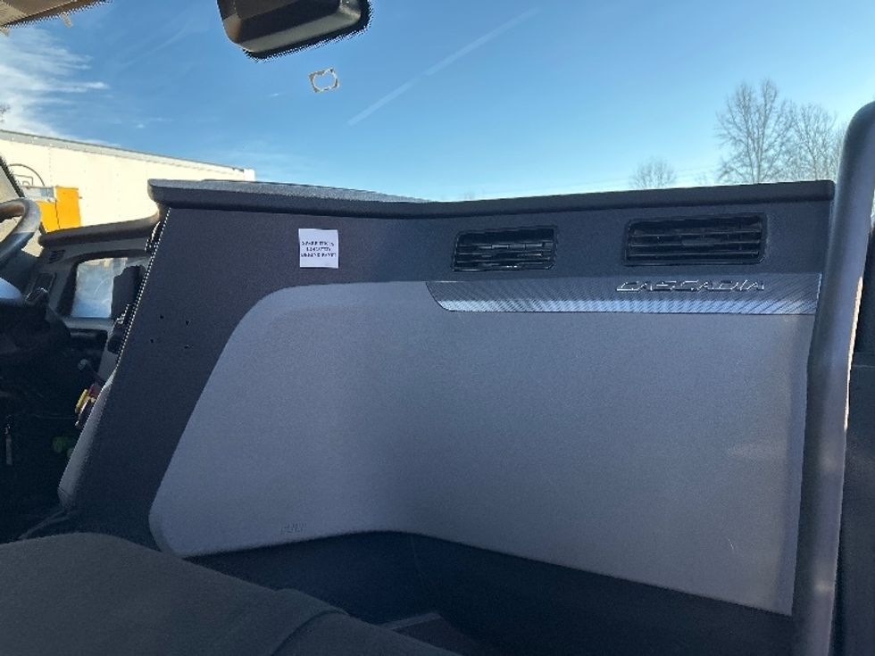 Day Cab Tractor-Heavy Duty Tractors-Freightliner-2021-T12664ST-Poplar Bluff-MO-366,387\n\t\tmiles-$ 61,750 - Image 13