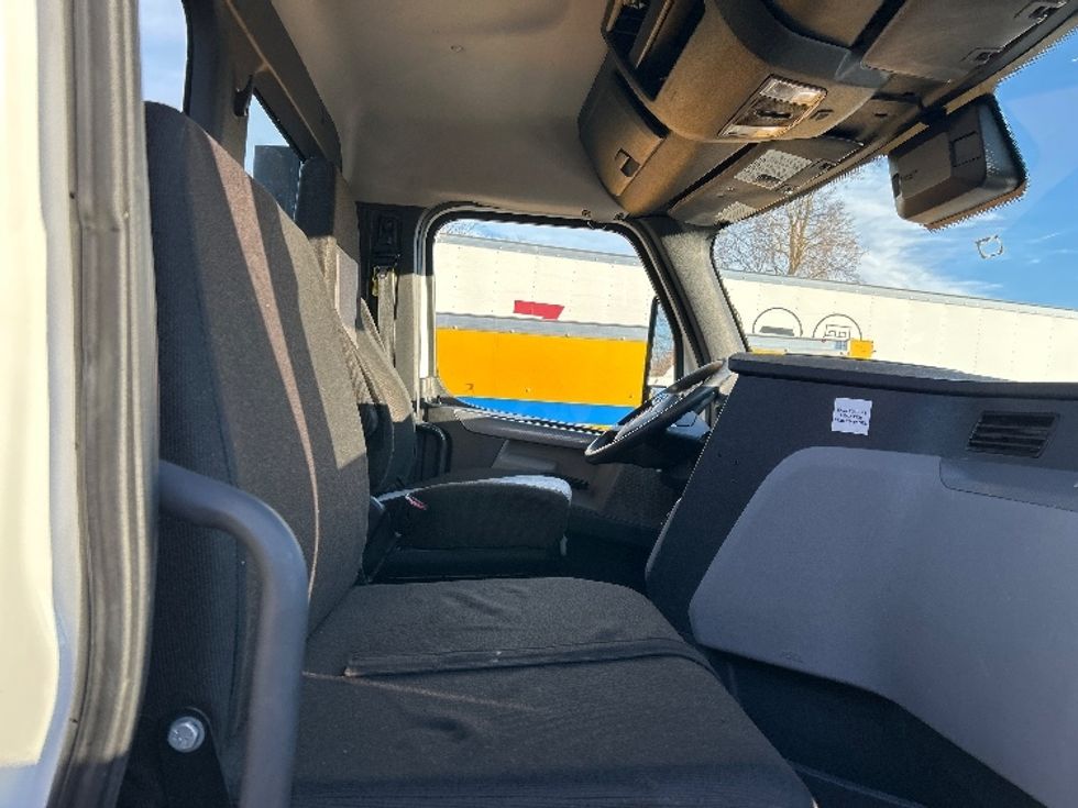 Day Cab Tractor-Heavy Duty Tractors-Freightliner-2021-T12664ST-Poplar Bluff-MO-366,387\n\t\tmiles-$ 61,750 - Image 14