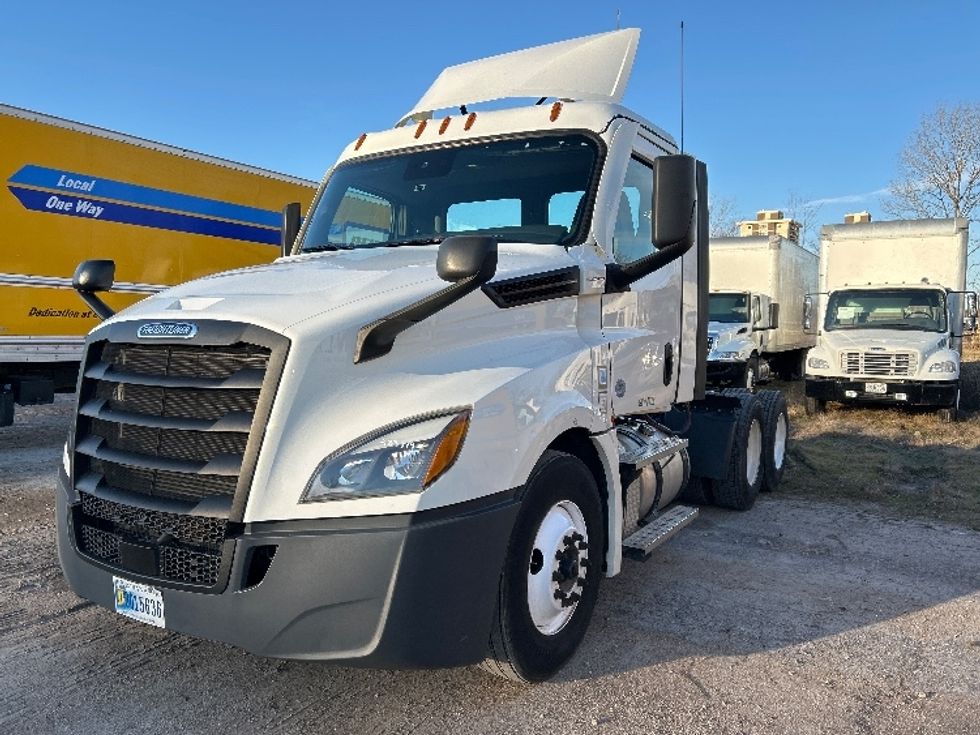 Day Cab Tractor-Heavy Duty Tractors-Freightliner-2021-T12664ST-Poplar Bluff-MO-366,387\n\t\tmiles-$ 61,750 - Image 3