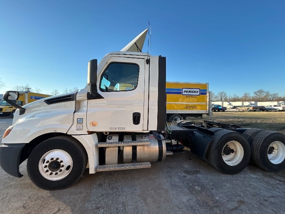 Day Cab Tractor-Heavy Duty Tractors-Freightliner-2021-T12664ST-Poplar Bluff-MO-366,387\n\t\tmiles-$ 61,750 - Image 4