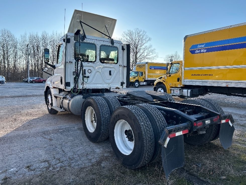 Day Cab Tractor-Heavy Duty Tractors-Freightliner-2021-T12664ST-Poplar Bluff-MO-366,387\n\t\tmiles-$ 61,750 - Image 5