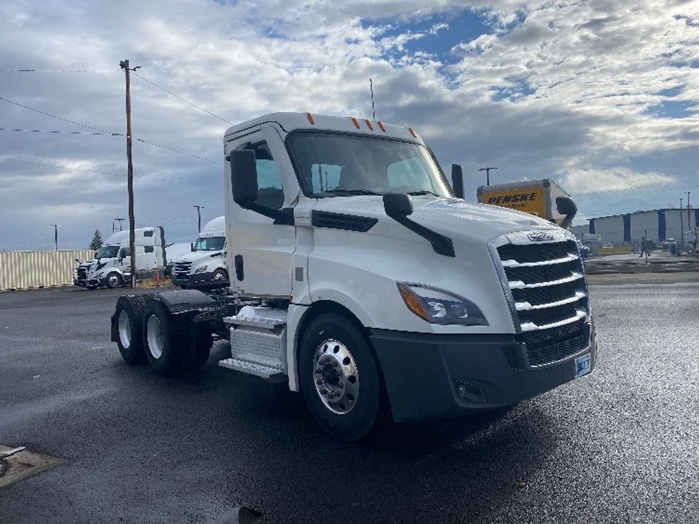 Day Cab Tractor-Heavy Duty Tractors-Freightliner-2021-T12664ST-Portland-OR-185,392\n\t\tmiles-$ 68,500 - Image 1