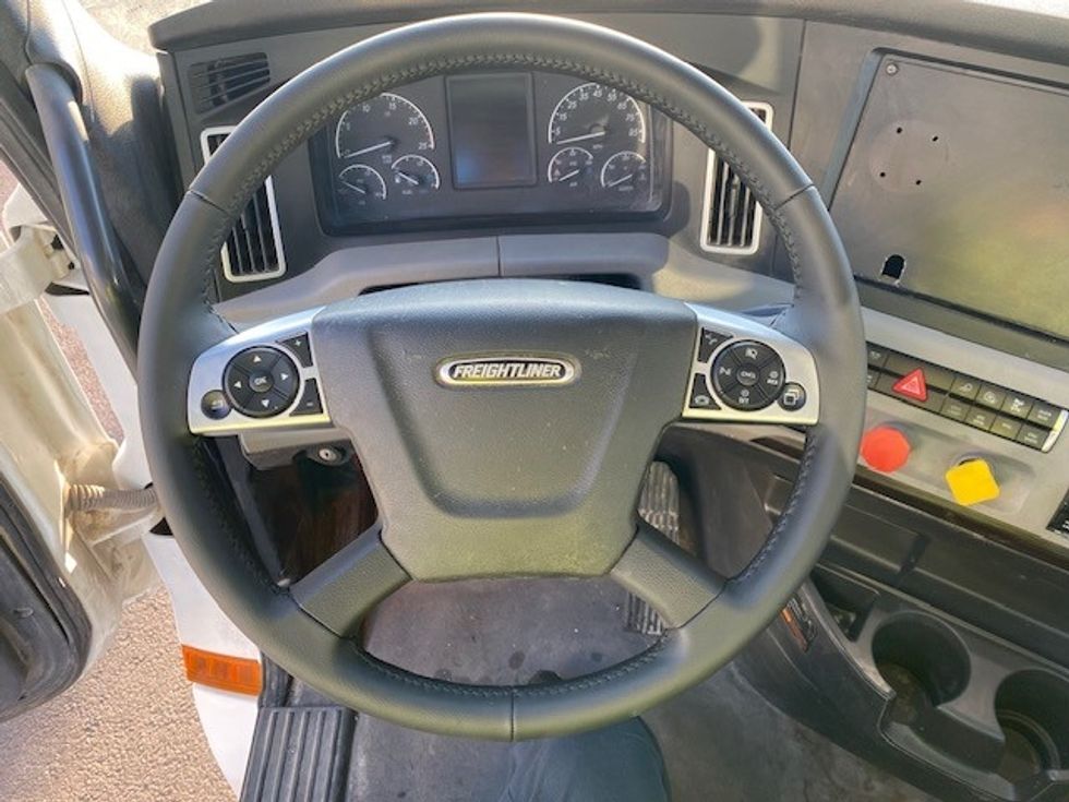 Day Cab Tractor-Heavy Duty Tractors-Freightliner-2021-T12664ST-Portland-OR-185,392\n\t\tmiles-$ 68,500 - Image 10