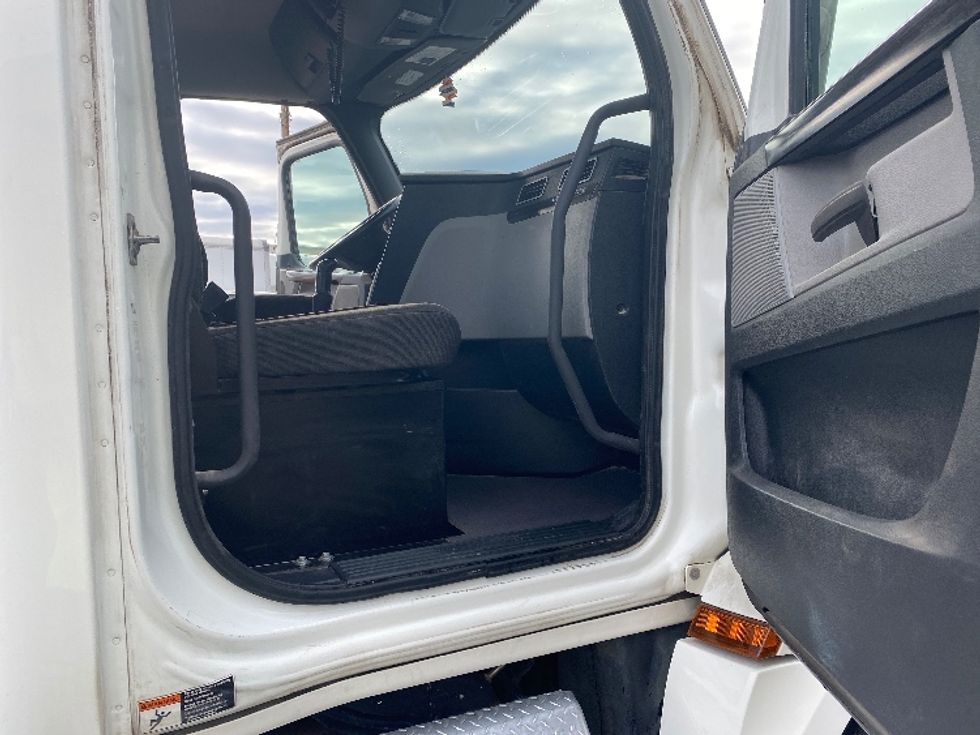 Day Cab Tractor-Heavy Duty Tractors-Freightliner-2021-T12664ST-Portland-OR-185,392\n\t\tmiles-$ 68,500 - Image 11
