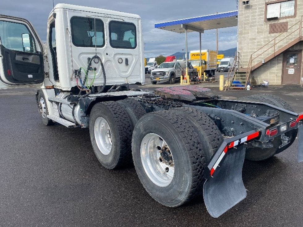 Day Cab Tractor-Heavy Duty Tractors-Freightliner-2021-T12664ST-Portland-OR-185,392\n\t\tmiles-$ 68,500 - Image 16