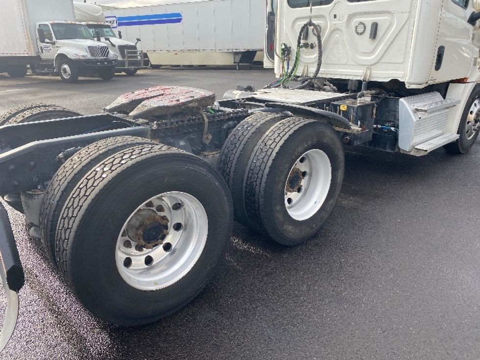 Day Cab Tractor-Heavy Duty Tractors-Freightliner-2021-T12664ST-Portland-OR-185,392\n\t\tmiles-$ 68,500 - Image 17