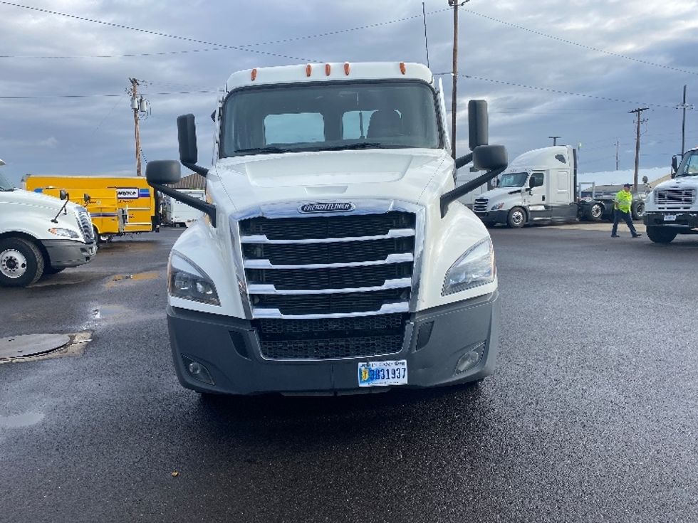 Day Cab Tractor-Heavy Duty Tractors-Freightliner-2021-T12664ST-Portland-OR-185,392\n\t\tmiles-$ 68,500 - Image 2