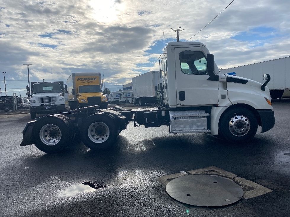 Day Cab Tractor-Heavy Duty Tractors-Freightliner-2021-T12664ST-Portland-OR-185,392\n\t\tmiles-$ 68,500 - Image 8