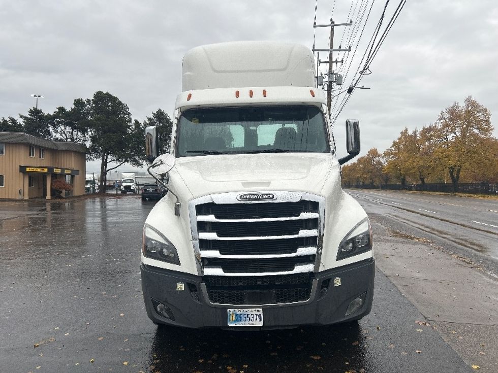 Day Cab Tractor-Heavy Duty Tractors-Freightliner-2021-T12664ST-Portland-OR-208,432\n\t\tmiles-$ 73,000 - Image 2
