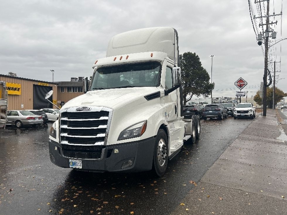 Day Cab Tractor-Heavy Duty Tractors-Freightliner-2021-T12664ST-Portland-OR-208,432\n\t\tmiles-$ 73,000 - Image 3