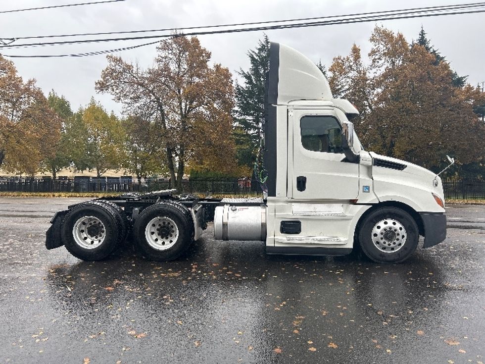 Day Cab Tractor-Heavy Duty Tractors-Freightliner-2021-T12664ST-Portland-OR-208,432\n\t\tmiles-$ 73,000 - Image 8