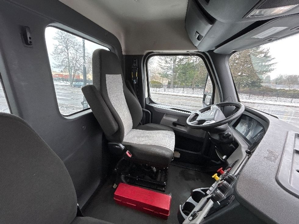 Day Cab Tractor-Heavy Duty Tractors-Freightliner-2021-T12664ST-Portland-OR-509,848\n\t\tmiles-$ 60,500 - Image 14