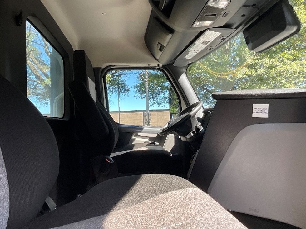 Day Cab Tractor-Heavy Duty Tractors-Freightliner-2021-T12664ST-Reading-PA-358,582\n\t\tmiles-$ 58,500 - Image 14