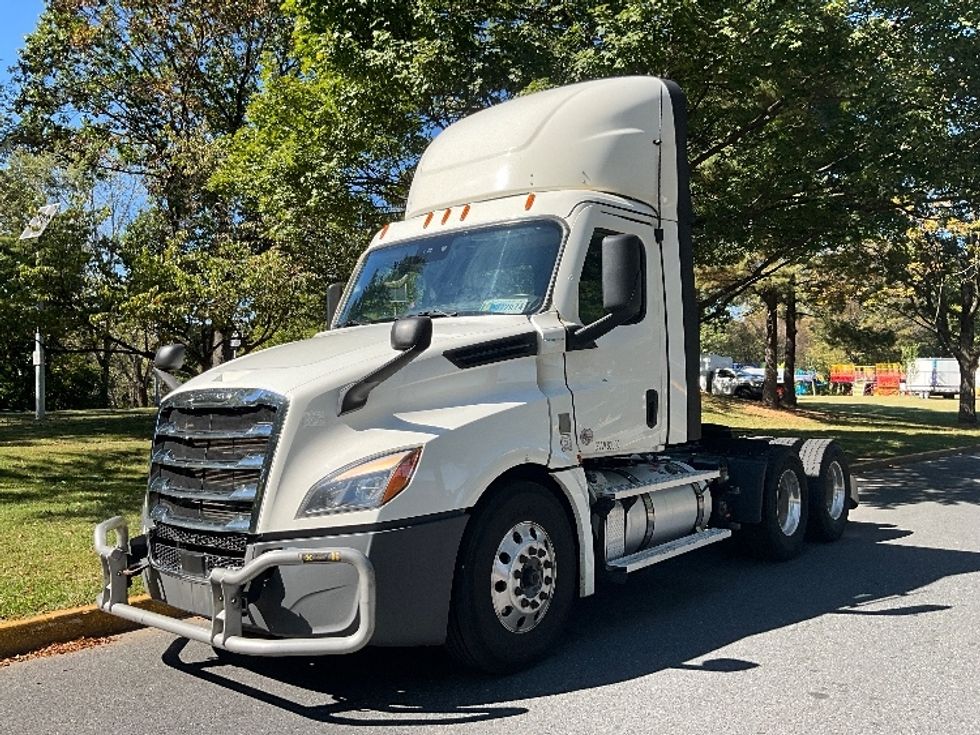 Day Cab Tractor-Heavy Duty Tractors-Freightliner-2021-T12664ST-Reading-PA-358,582\n\t\tmiles-$ 58,500 - Image 3