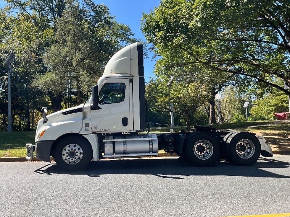 Day Cab Tractor-Heavy Duty Tractors-Freightliner-2021-T12664ST-Reading-PA-358,582\n\t\tmiles-$ 58,500 - Image 4