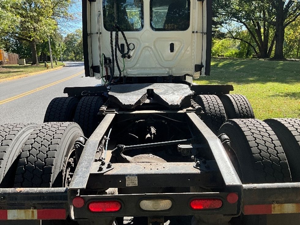 Day Cab Tractor-Heavy Duty Tractors-Freightliner-2021-T12664ST-Reading-PA-358,582\n\t\tmiles-$ 58,500 - Image 6