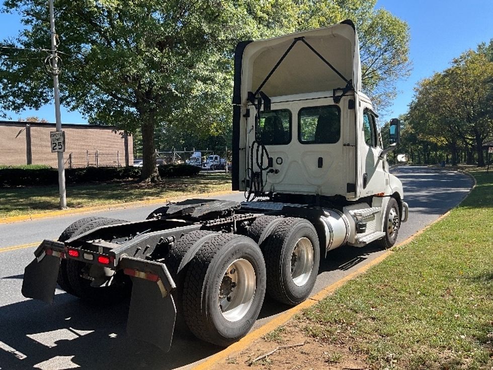 Day Cab Tractor-Heavy Duty Tractors-Freightliner-2021-T12664ST-Reading-PA-358,582\n\t\tmiles-$ 58,500 - Image 7