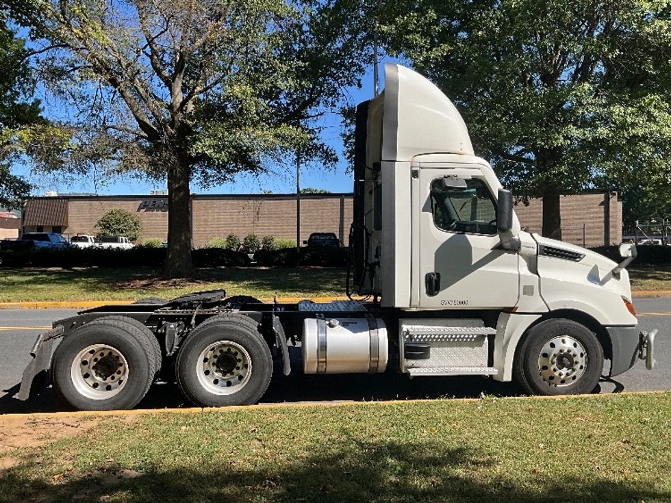 Day Cab Tractor-Heavy Duty Tractors-Freightliner-2021-T12664ST-Reading-PA-358,582\n\t\tmiles-$ 58,500 - Image 8