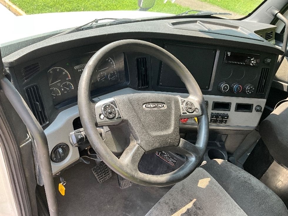 Day Cab Tractor-Heavy Duty Tractors-Freightliner-2021-T12664ST-Reading-PA-527,186\n\t\tmiles-$ 43,500 - Image 10