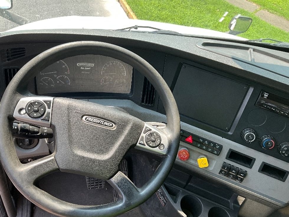 Day Cab Tractor-Heavy Duty Tractors-Freightliner-2021-T12664ST-Reading-PA-527,186\n\t\tmiles-$ 43,500 - Image 11