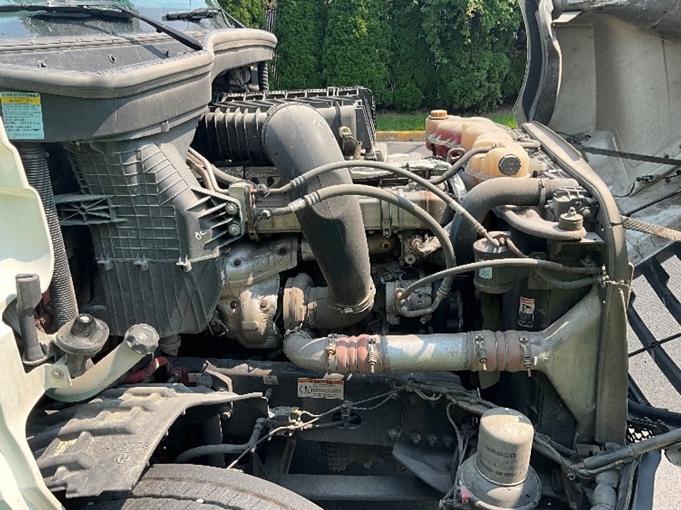 Day Cab Tractor-Heavy Duty Tractors-Freightliner-2021-T12664ST-Reading-PA-527,186\n\t\tmiles-$ 43,500 - Image 15