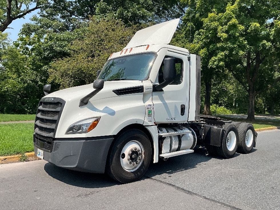 Day Cab Tractor-Heavy Duty Tractors-Freightliner-2021-T12664ST-Reading-PA-527,186\n\t\tmiles-$ 43,500 - Image 3