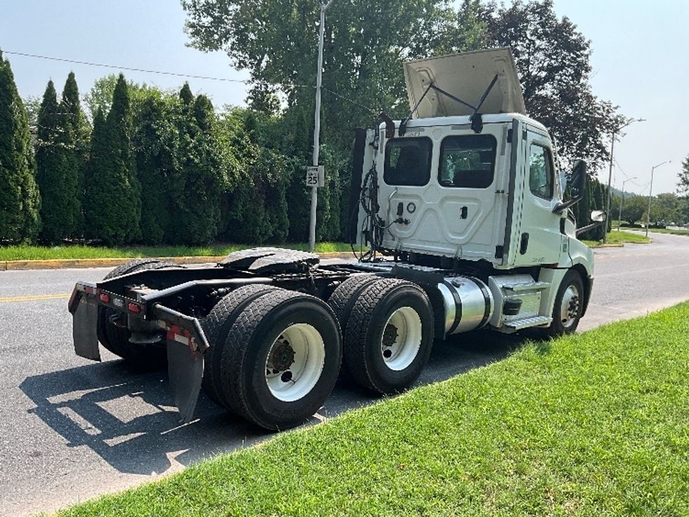 Day Cab Tractor-Heavy Duty Tractors-Freightliner-2021-T12664ST-Reading-PA-527,186\n\t\tmiles-$ 43,500 - Image 7