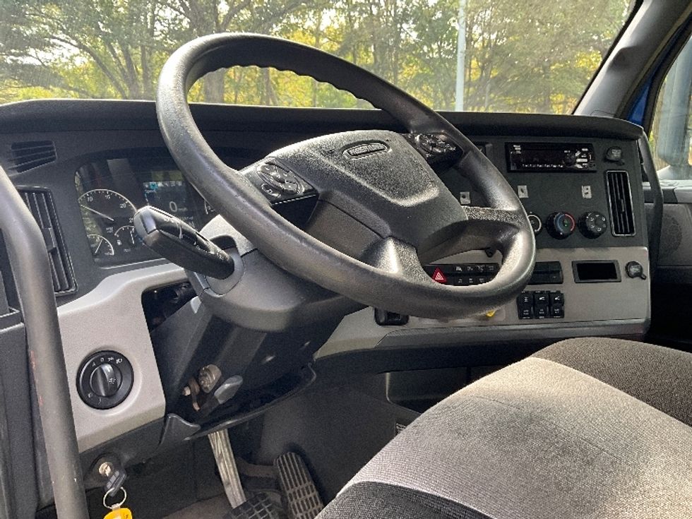 Day Cab Tractor-Heavy Duty Tractors-Freightliner-2021-T12664ST-Reading-PA-607,507\n\t\tmiles-$ 36,250 - Image 10